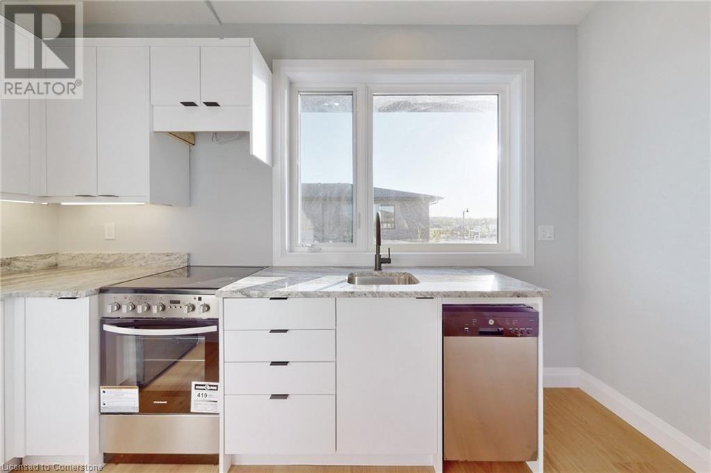 Photo 37 of 39 Wellspring Way, Pelham ON
