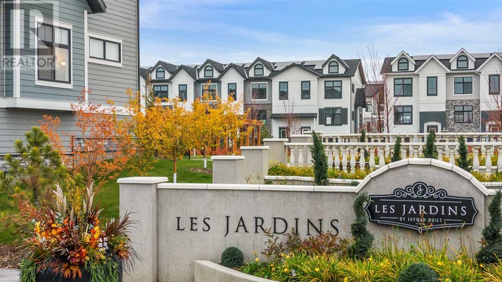 Single Family House for Sale in  Les Jardins Park SE Douglasdale/Glen Calgary 