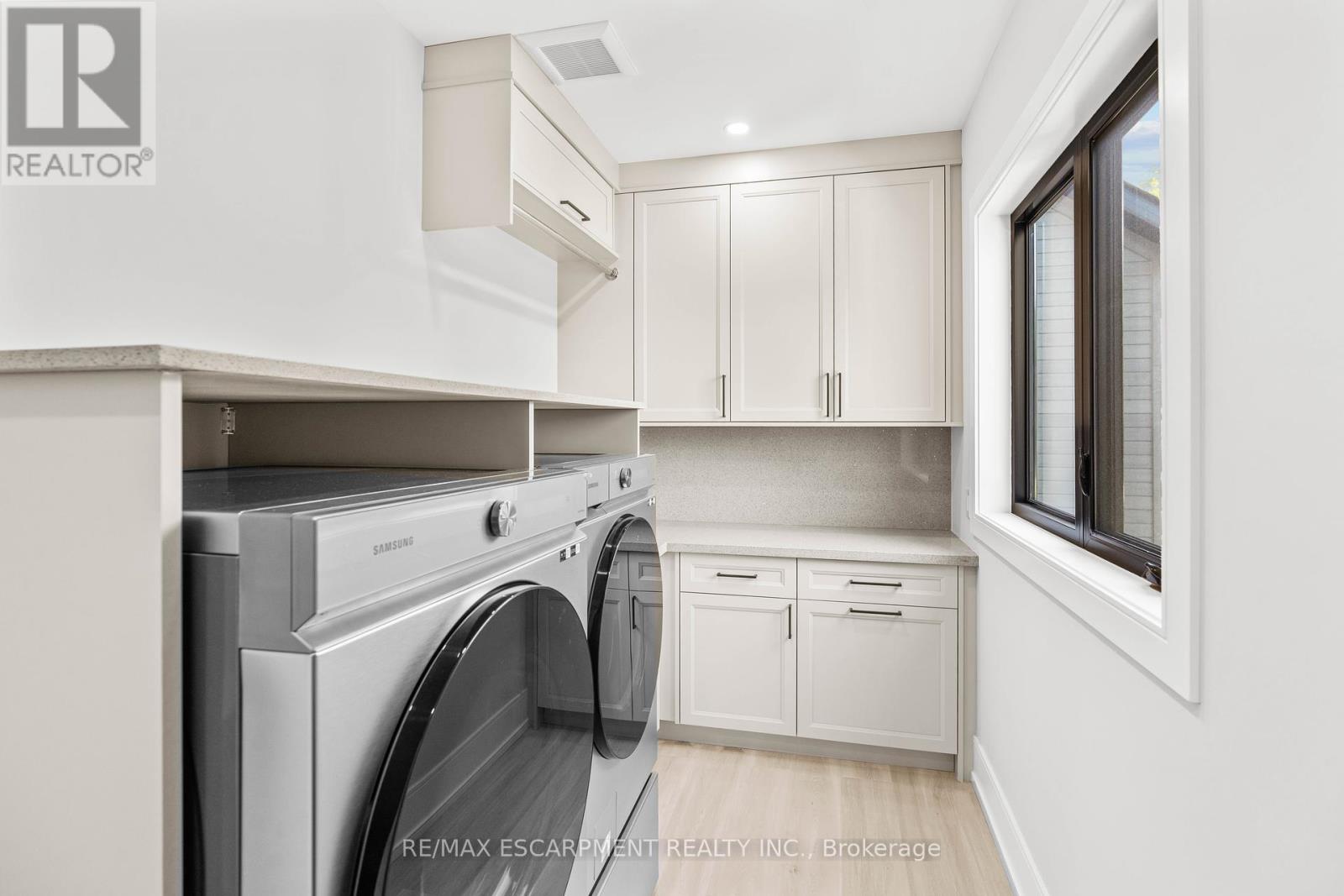 Photo 32 of 8920 Wellington Rd 124, Erin ON
