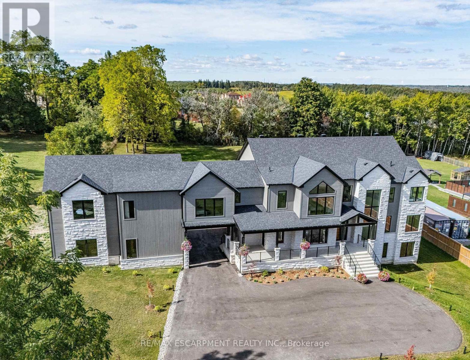Photo 33 of 8920 Wellington Rd 124, Erin ON