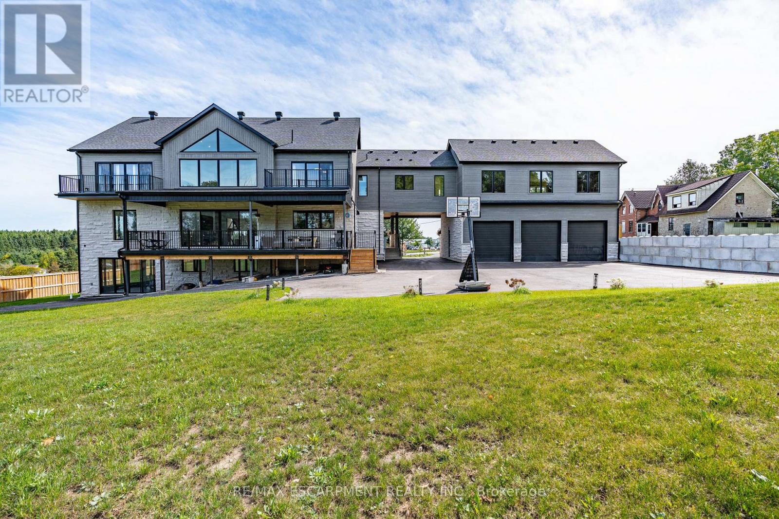 Photo 35 of 8920 Wellington Rd 124, Erin ON