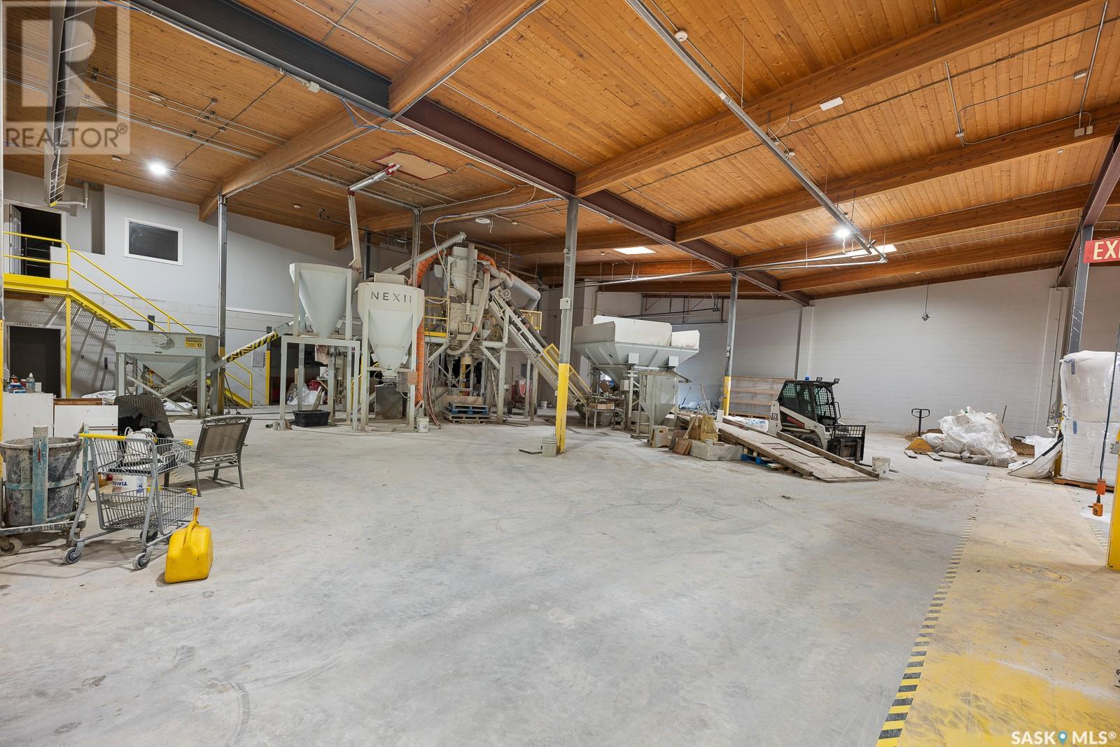Photo 15 of 461 Athabasca Street, Moose Jaw SK