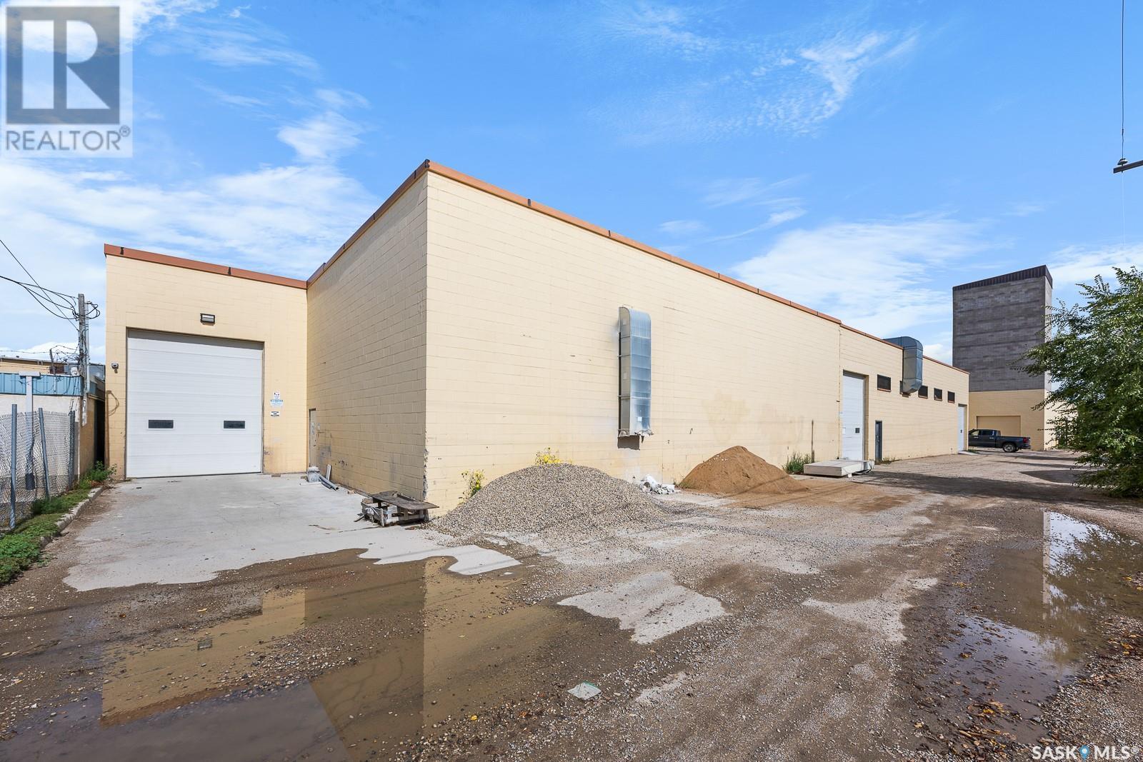 Photo 5 of 461 Athabasca Street, Moose Jaw SK
