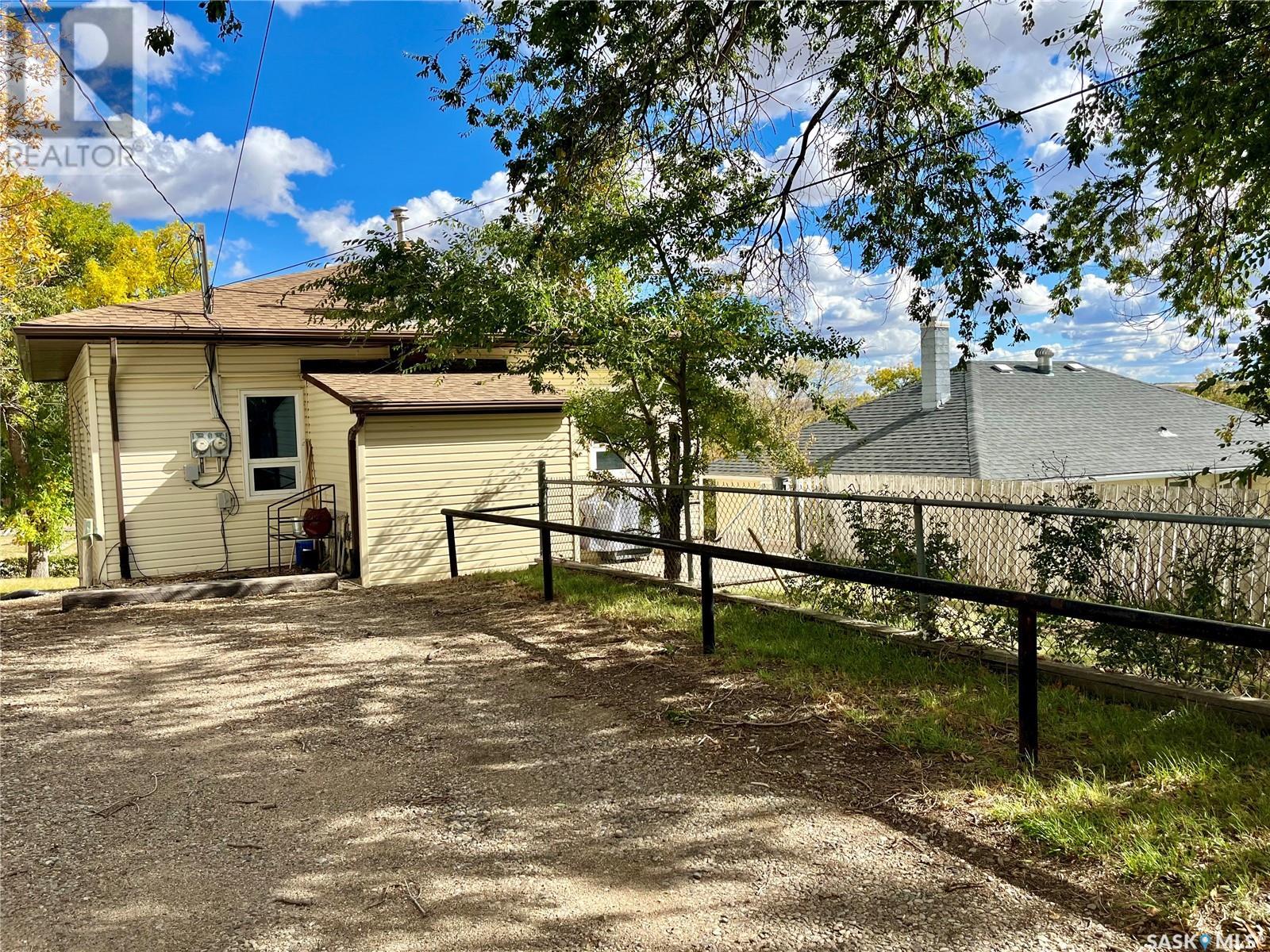 Single Family House Raised bungalow for Sale in  th AVENUE NW Swift Current 