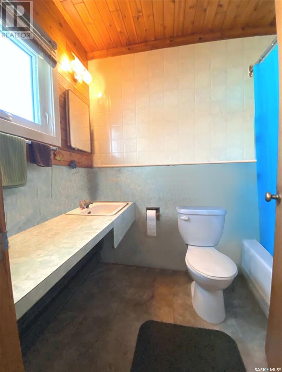 Photo 11 of 211 2nd Avenue Ne, Swift Current SK