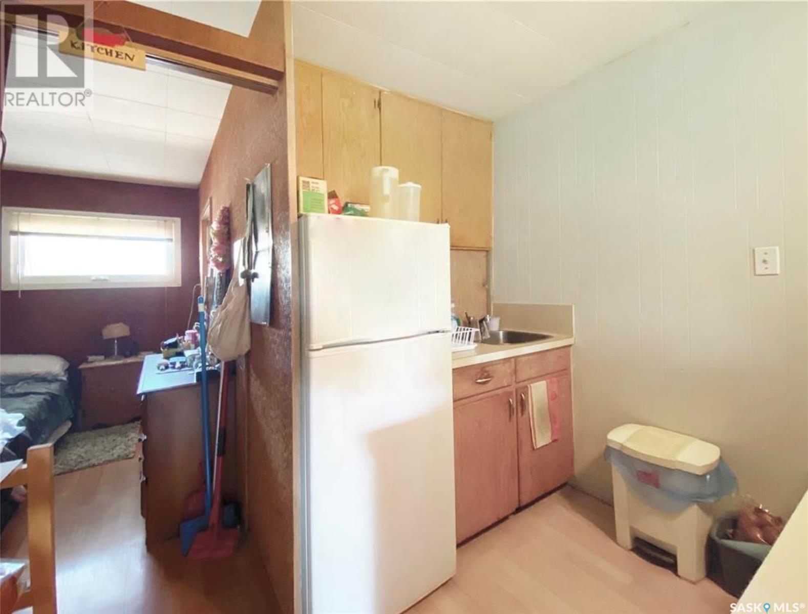Photo 16 of 211 2nd Avenue Ne, Swift Current SK