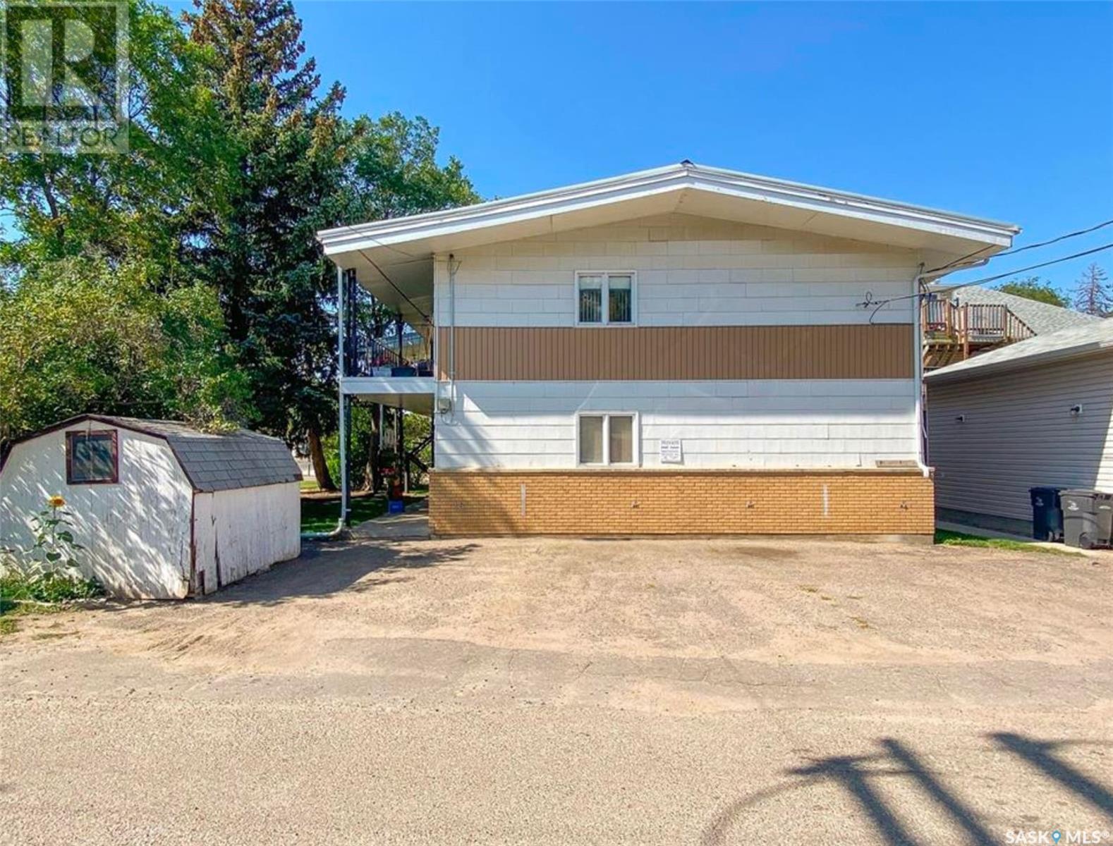 Photo 3 of 211 2nd Avenue Ne, Swift Current SK