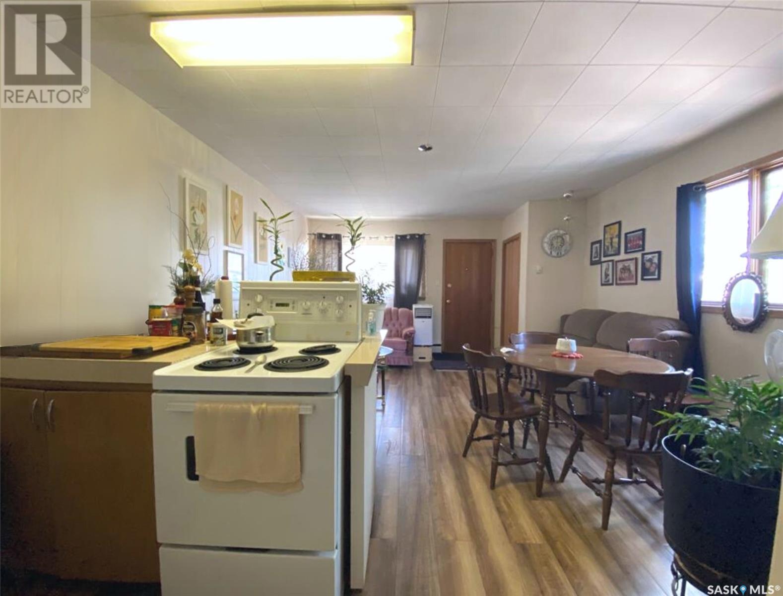 Photo 9 of 211 2nd Avenue Ne, Swift Current SK