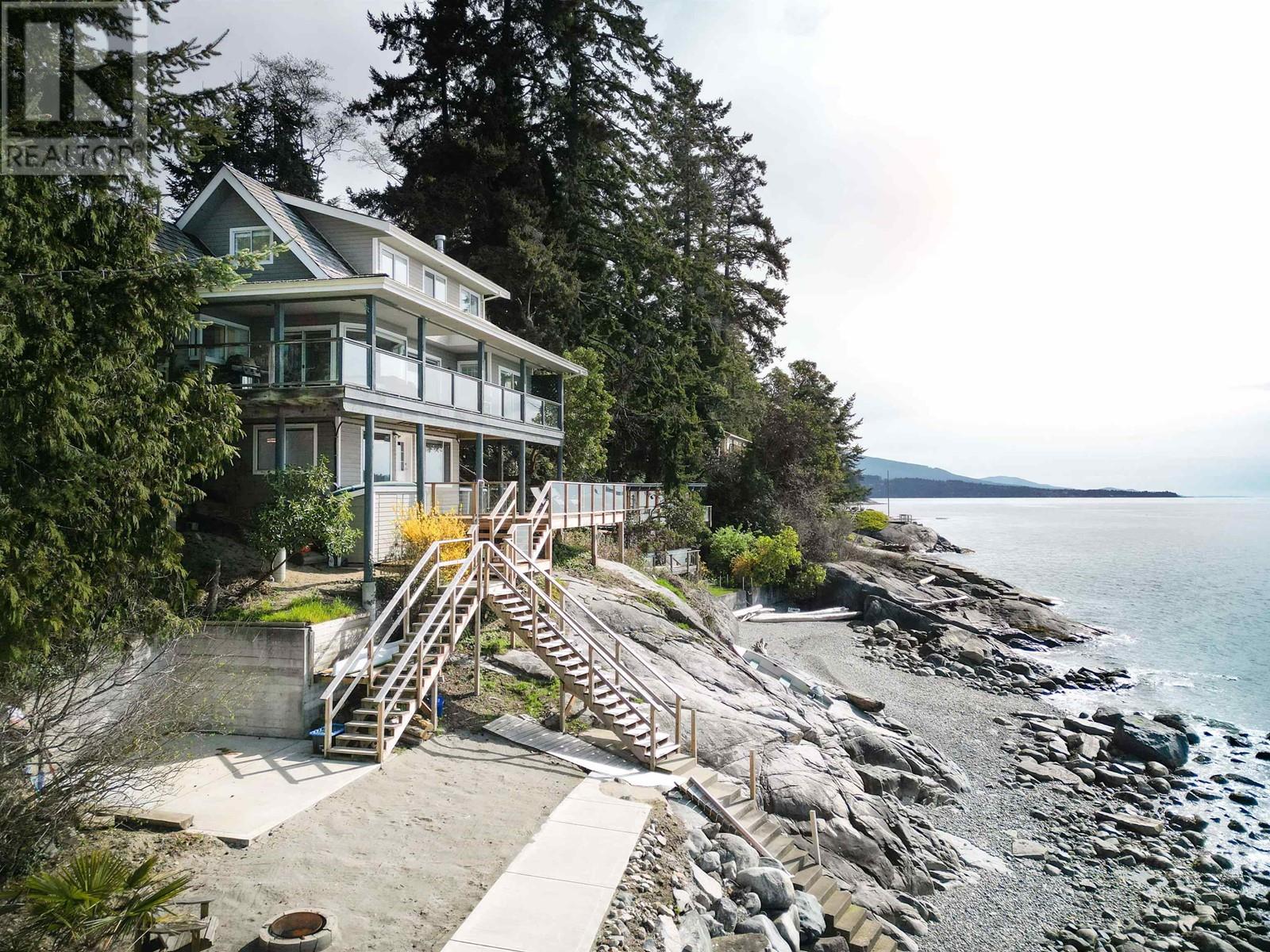 6643 Sunshine Coast Highway, Sechelt