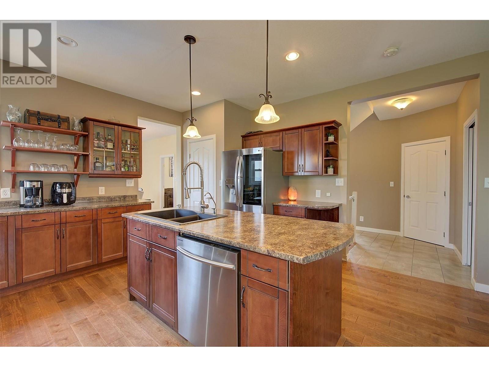  371 Lakewood Road, Vernon