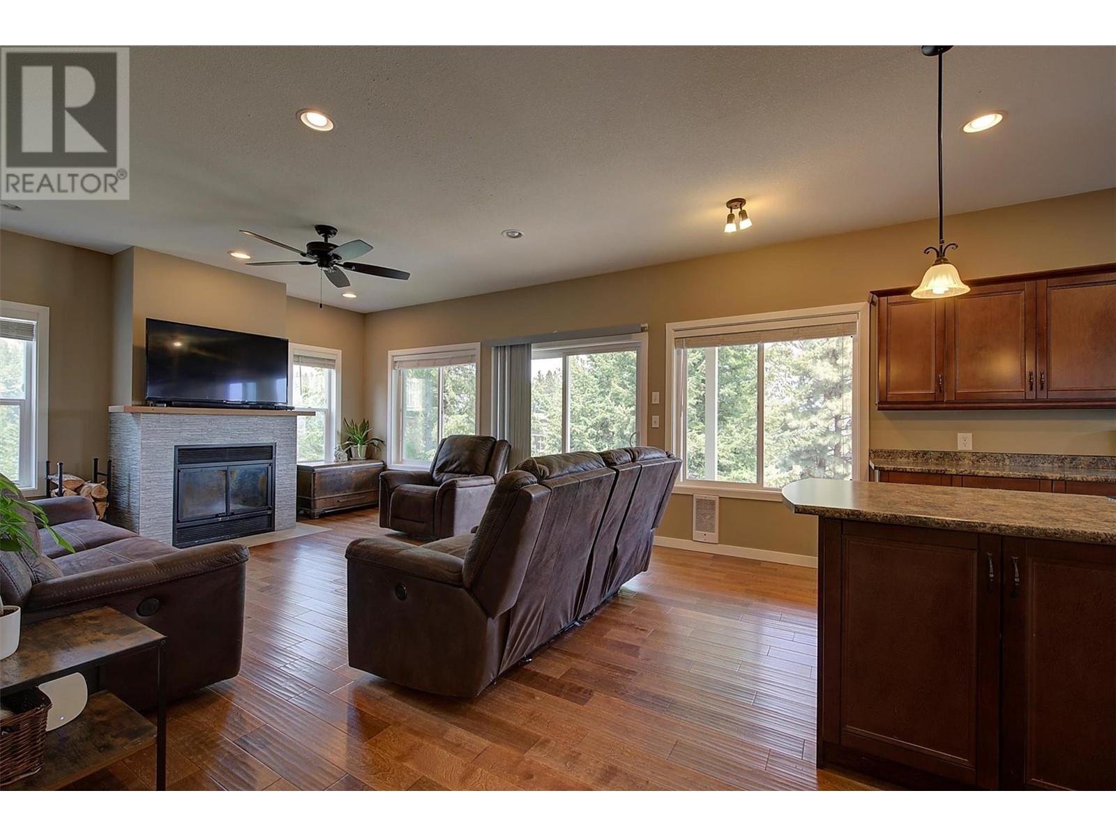  371 Lakewood Road, Vernon