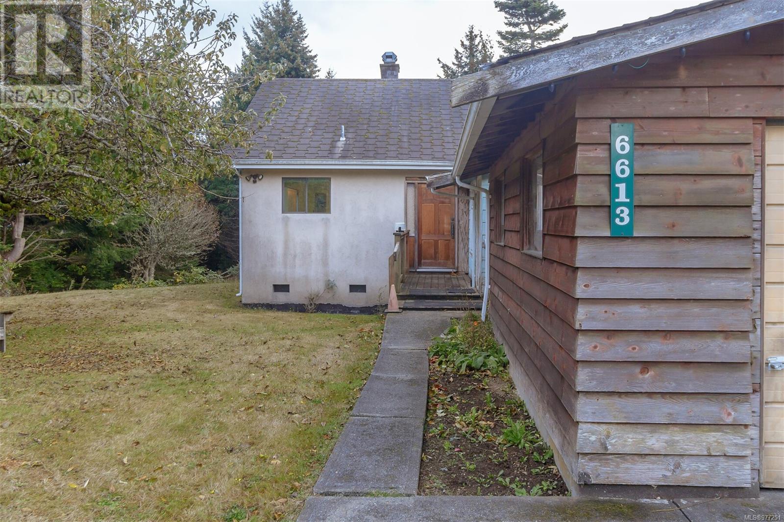 Photo 10 of 6613 Sooke Rd, Sooke BC