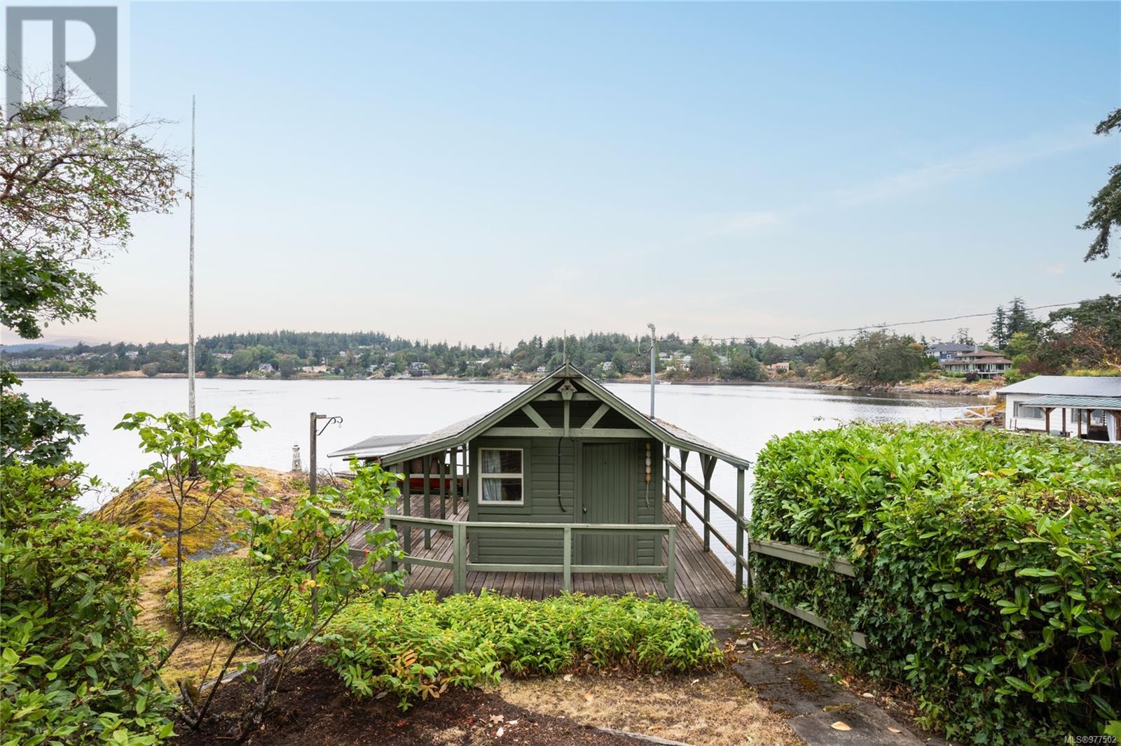 Photo 3 of 976 Westing Rd, Saanich BC