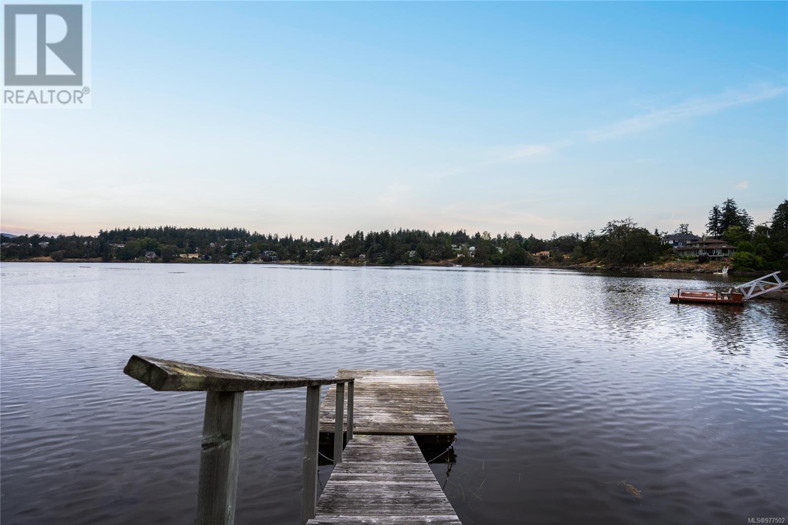 Photo 5 of 976 Westing Rd, Saanich BC
