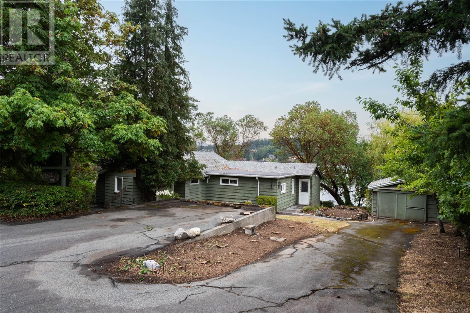 Photo 7 of 976 Westing Rd, Saanich BC