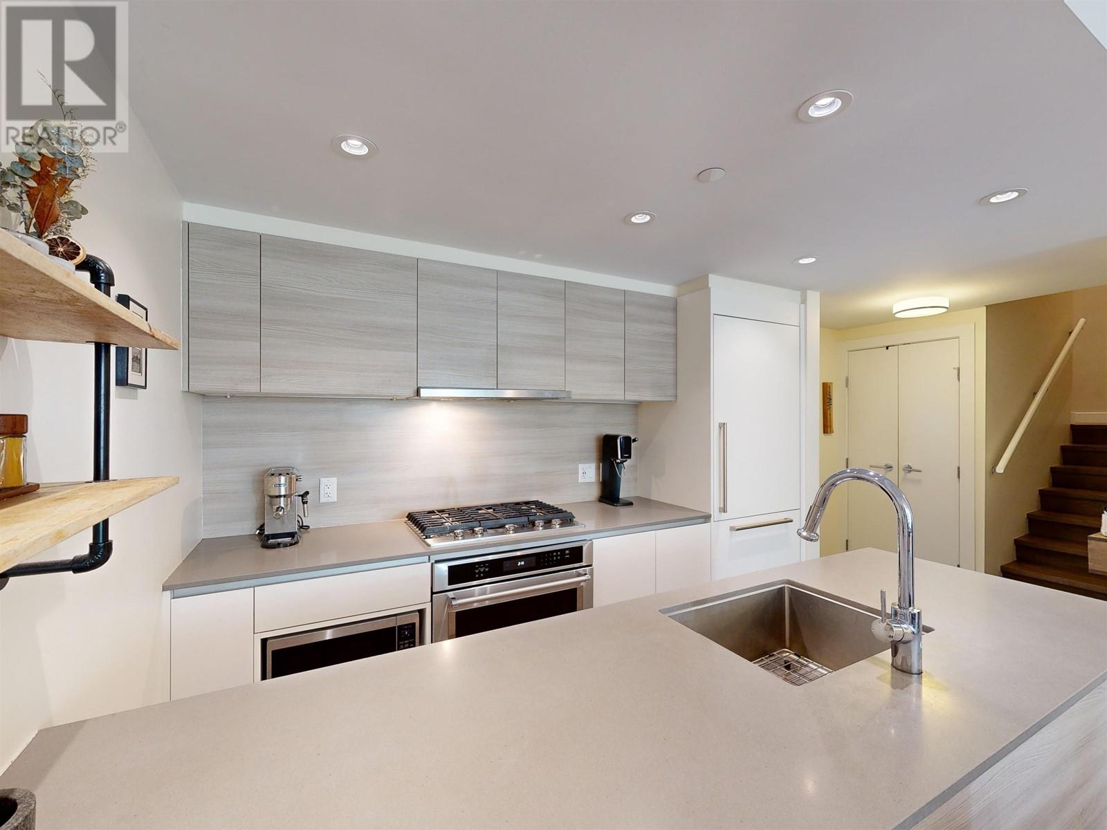Th3 988 Quayside Drive, New Westminster