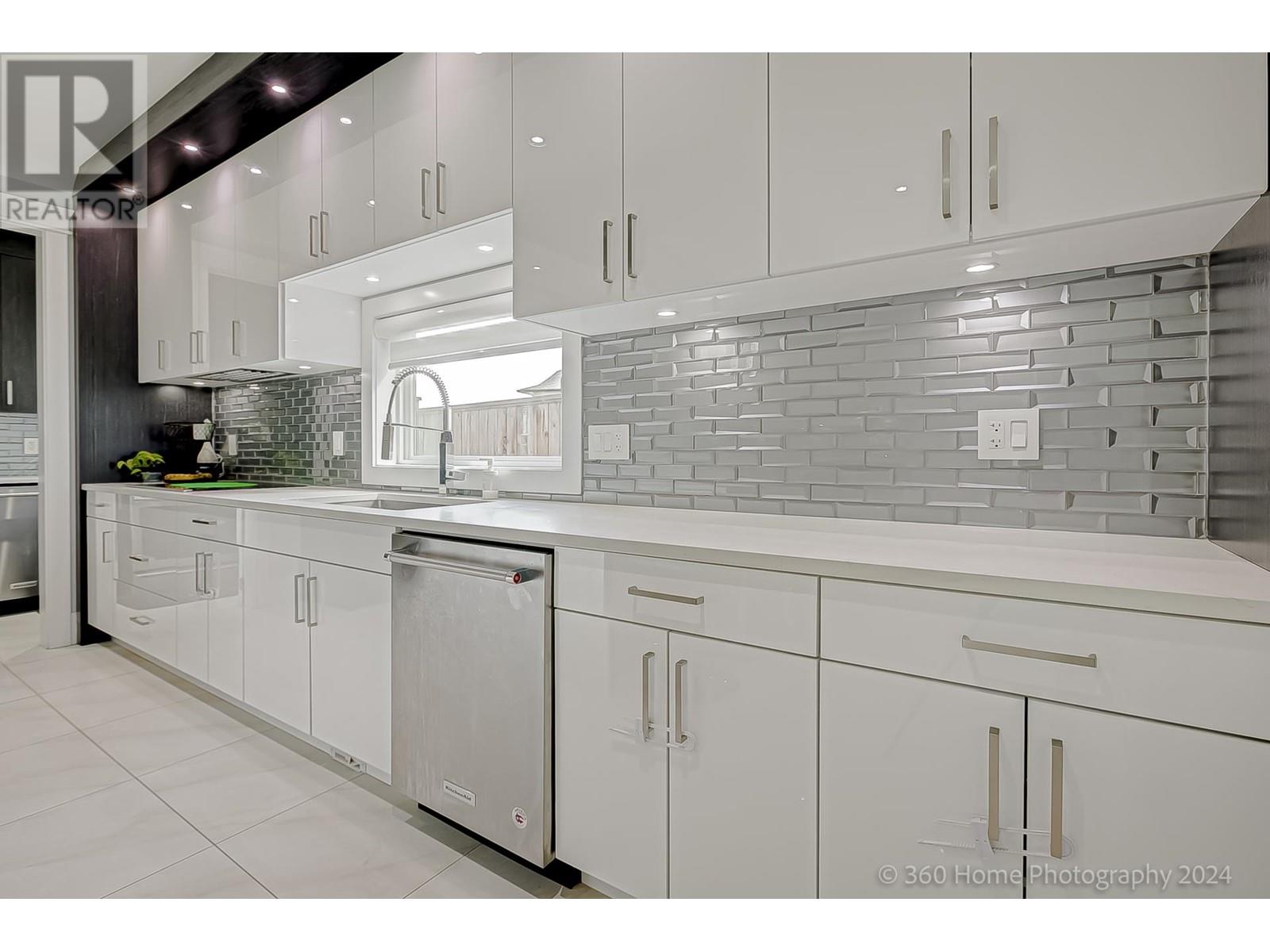 10780 RIVER DRIVE, Richmond real estate listing R2932613