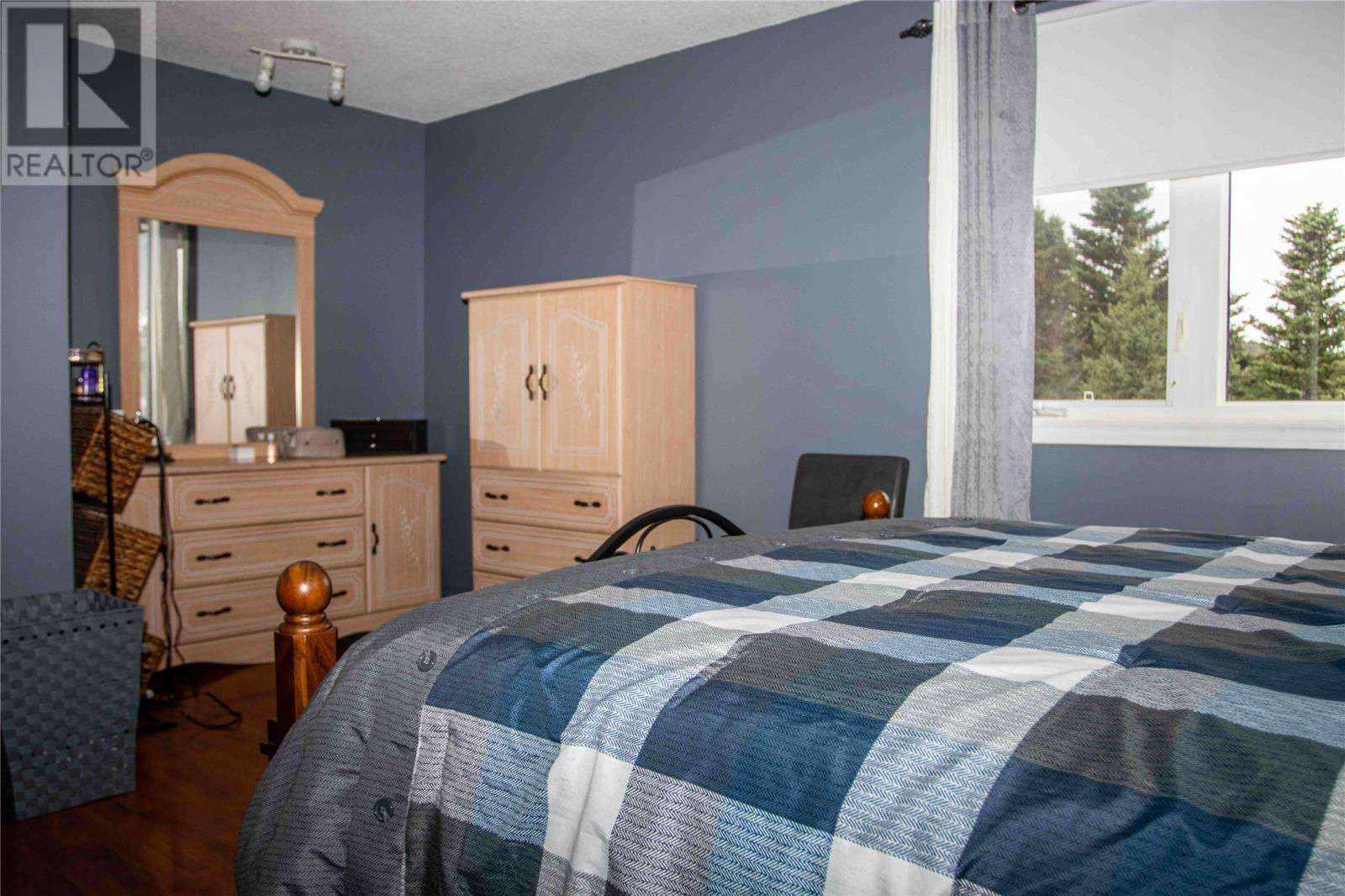253 John Cabot Drive - 14