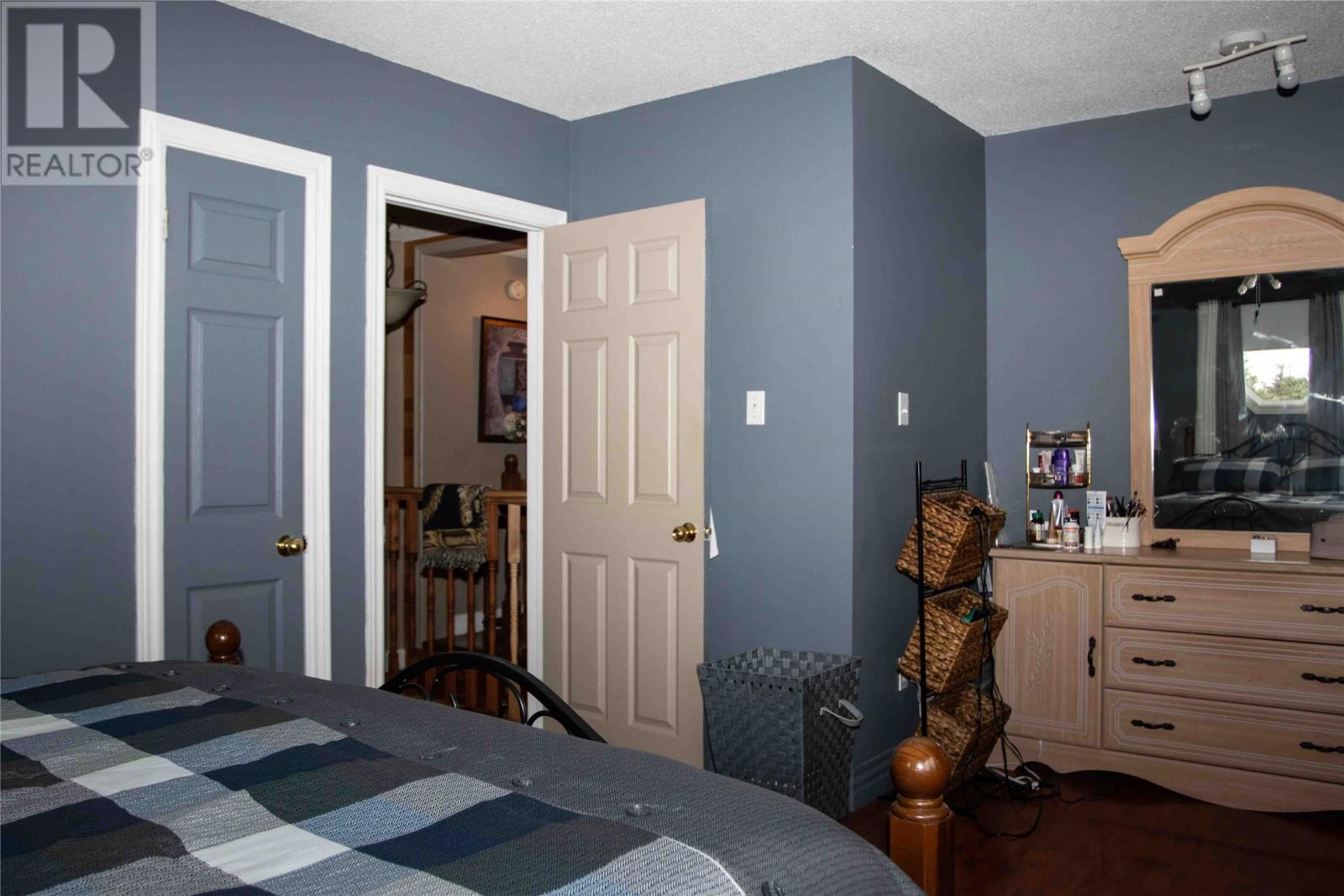 253 John Cabot Drive - 15
