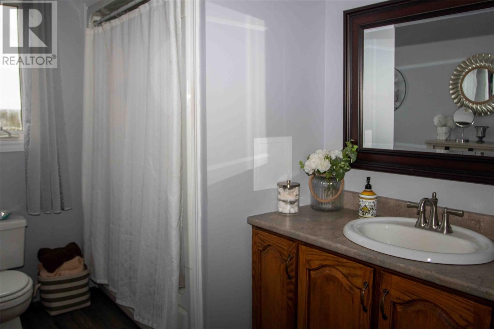 253 John Cabot Drive - 16