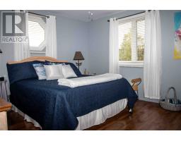 253 John Cabot Drive thumbnail 18