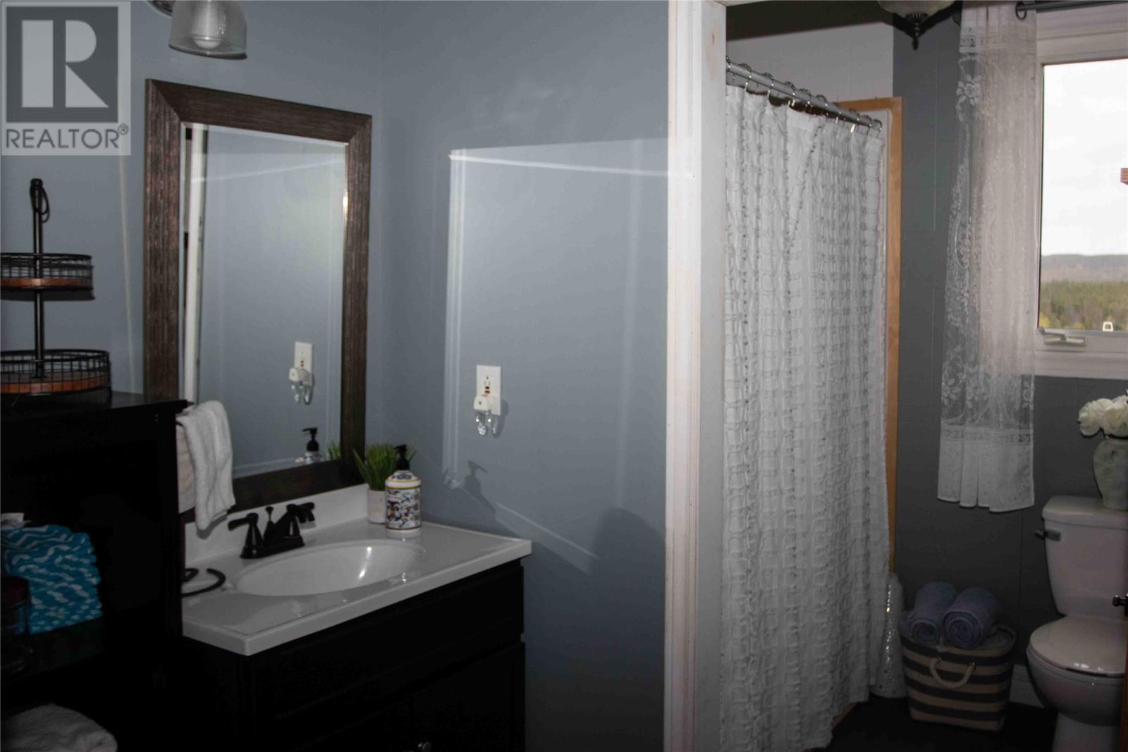 253 John Cabot Drive - Image 20