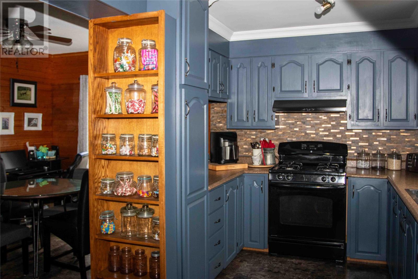 253 John Cabot Drive - 5