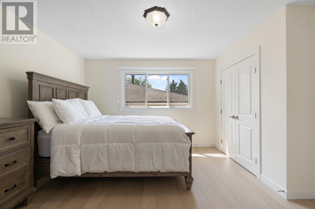 Single Family House Bi-level for Sale in  Rundlefield Close NE Rundle Calgary 