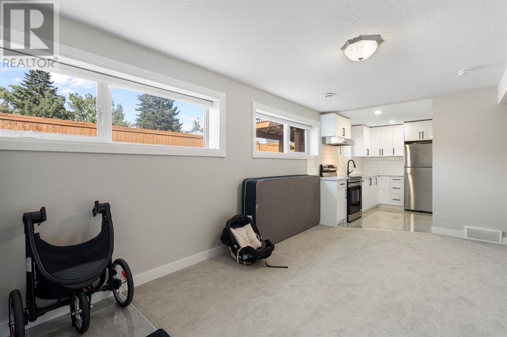 Single Family House Bi-level for Sale in  Rundlefield Close NE Rundle Calgary 