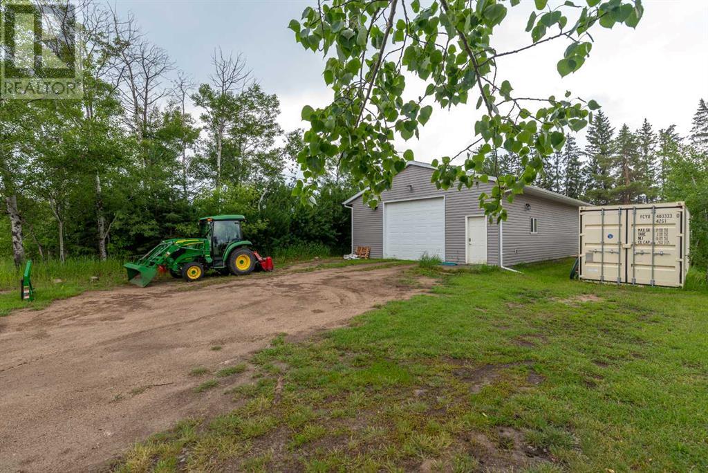 Photo 11 of 5005 5009 And 5011 50 Avenue, Streamstown AB