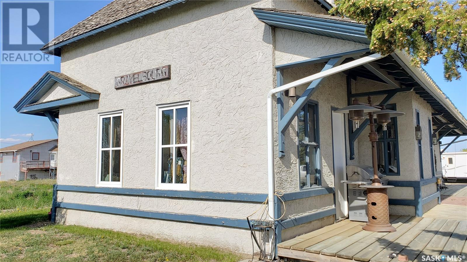 Photo 4 of 700 Main Street E, Gravelbourg SK