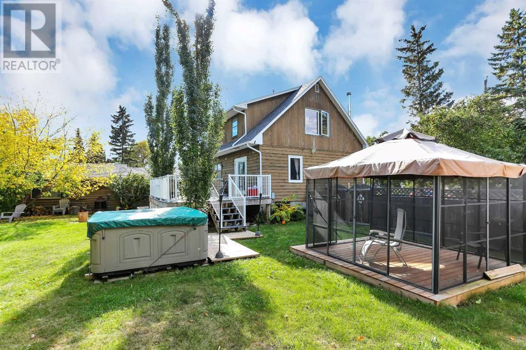 Single Family House for Sale in   Avenue Mountview Red Deer 