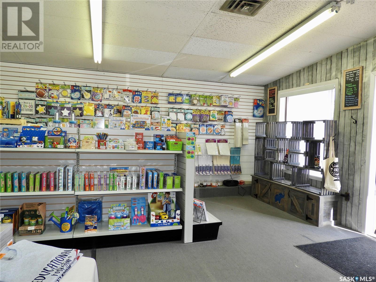 Photo 10 of 1028 Louise Avenue, Saskatoon SK