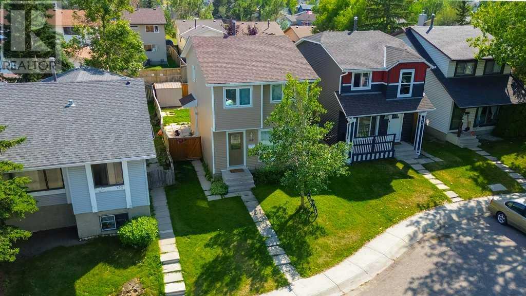 Single Family House for Sale in  Castlegreen Close NE Castleridge Calgary 