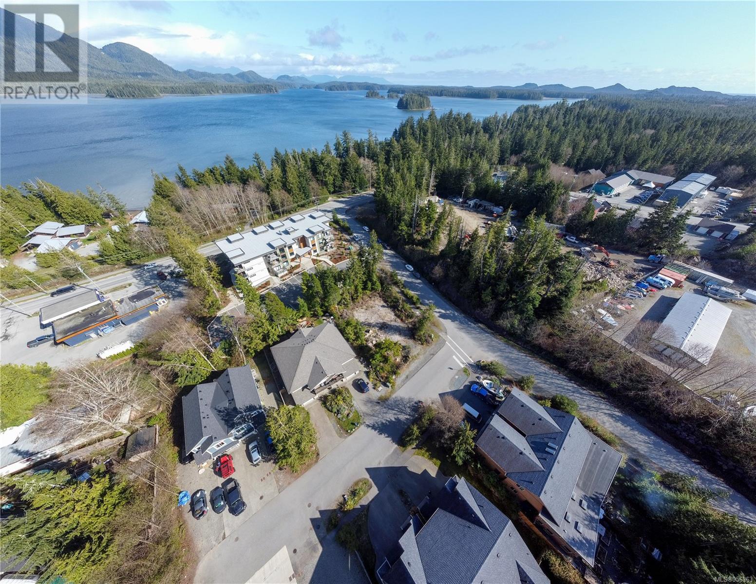 948 Hardy Pl, Tofino
