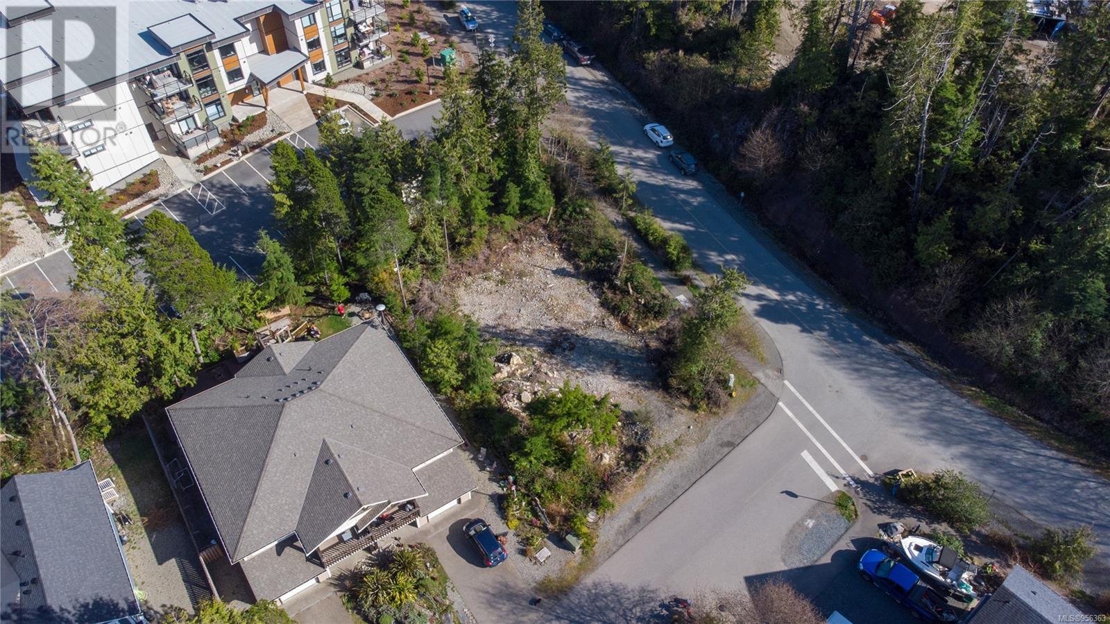 948 Hardy Pl, Tofino