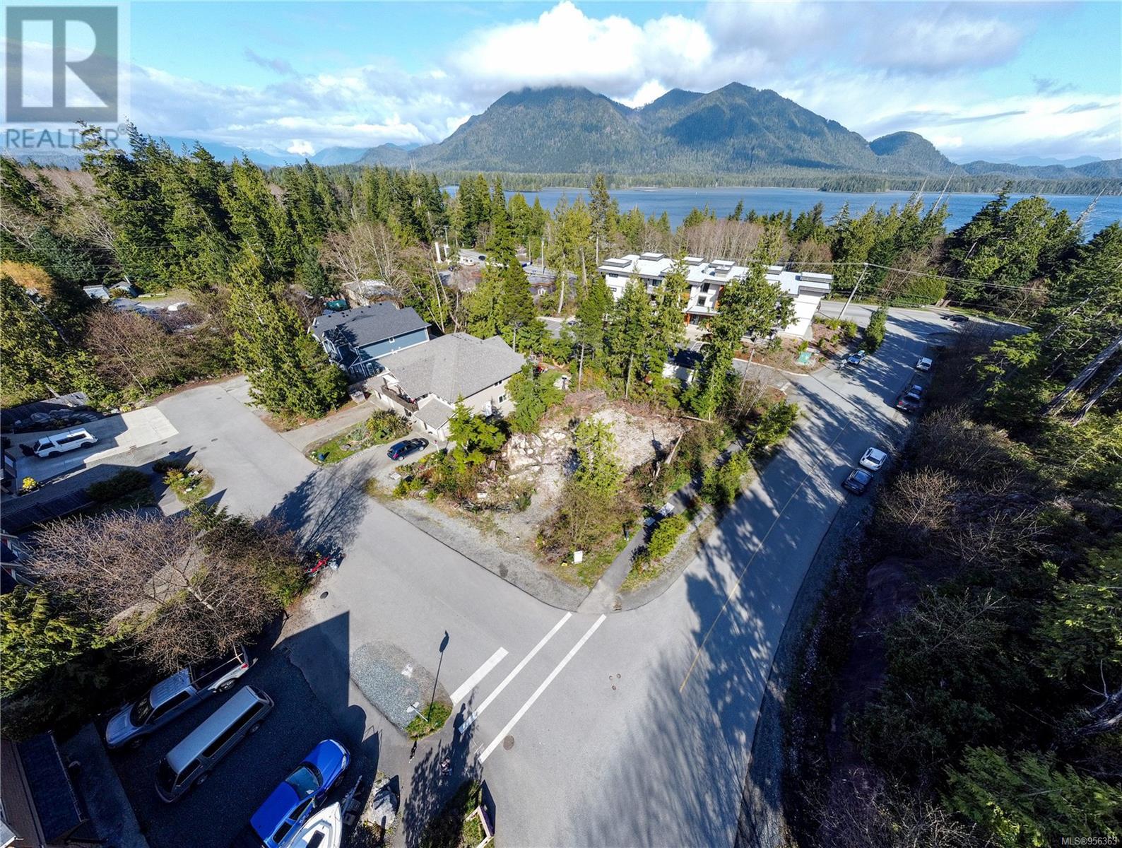 948 Hardy Pl, Tofino