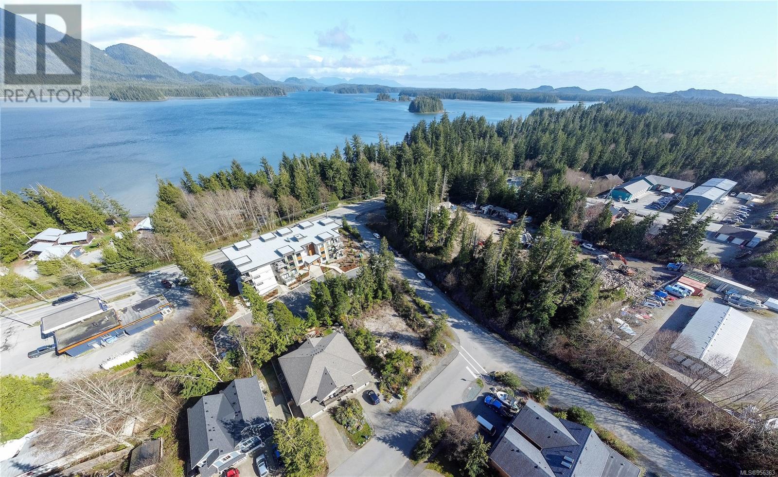 948 Hardy Pl, Tofino