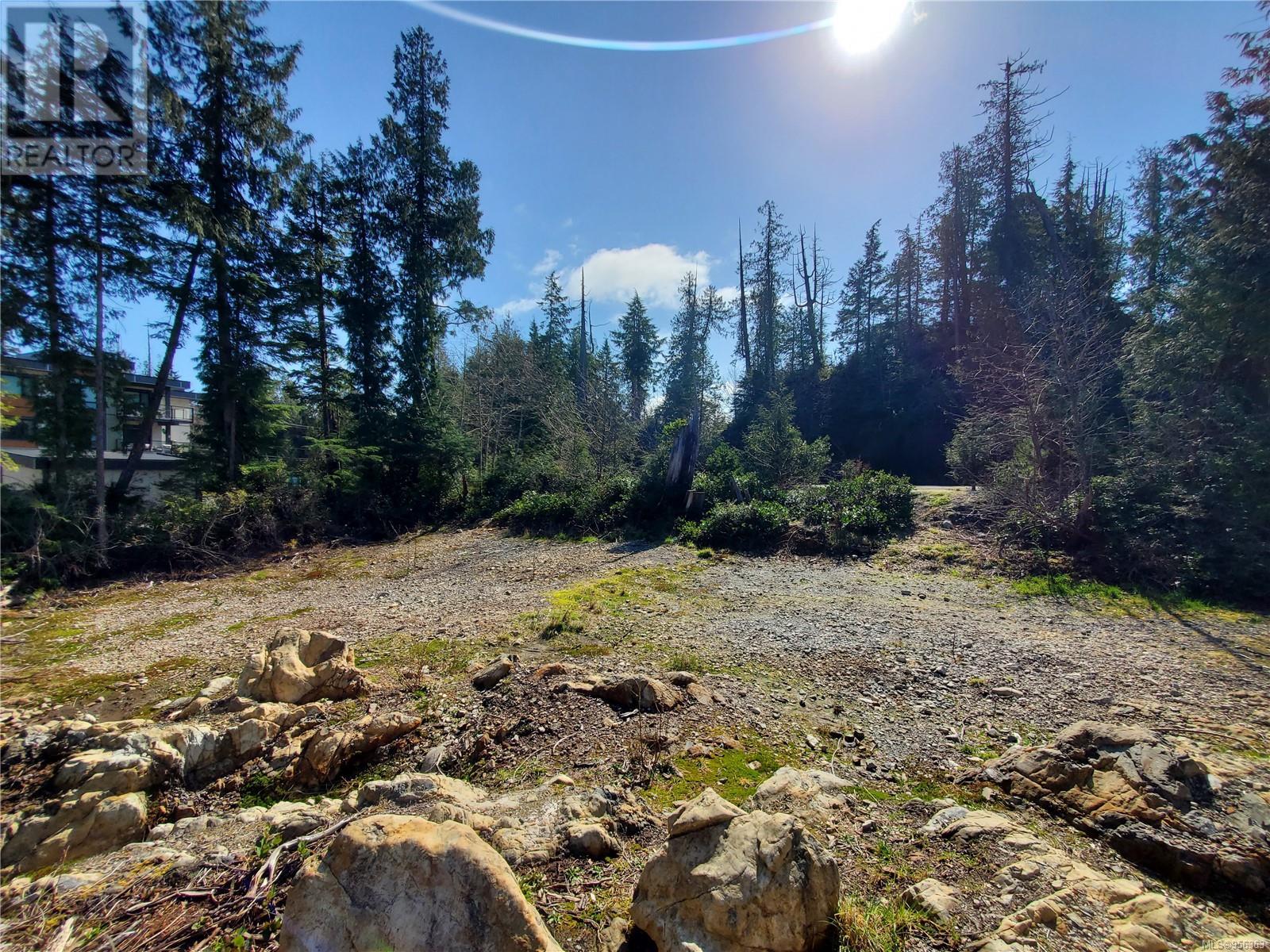 948 Hardy Pl, Tofino