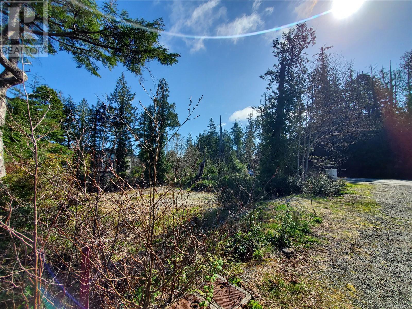 948 Hardy Pl, Tofino