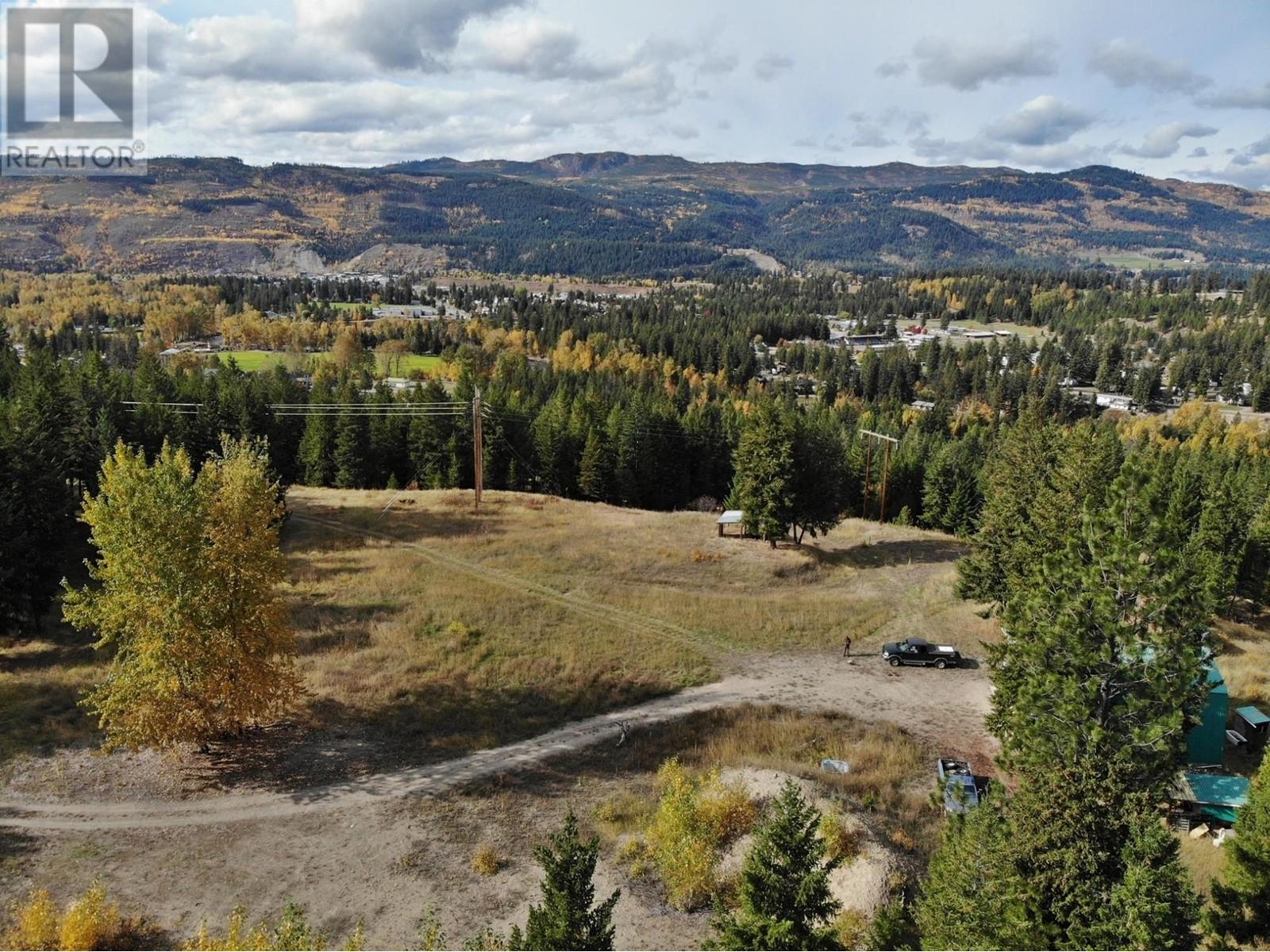 4940 Birch Lane, Barriere