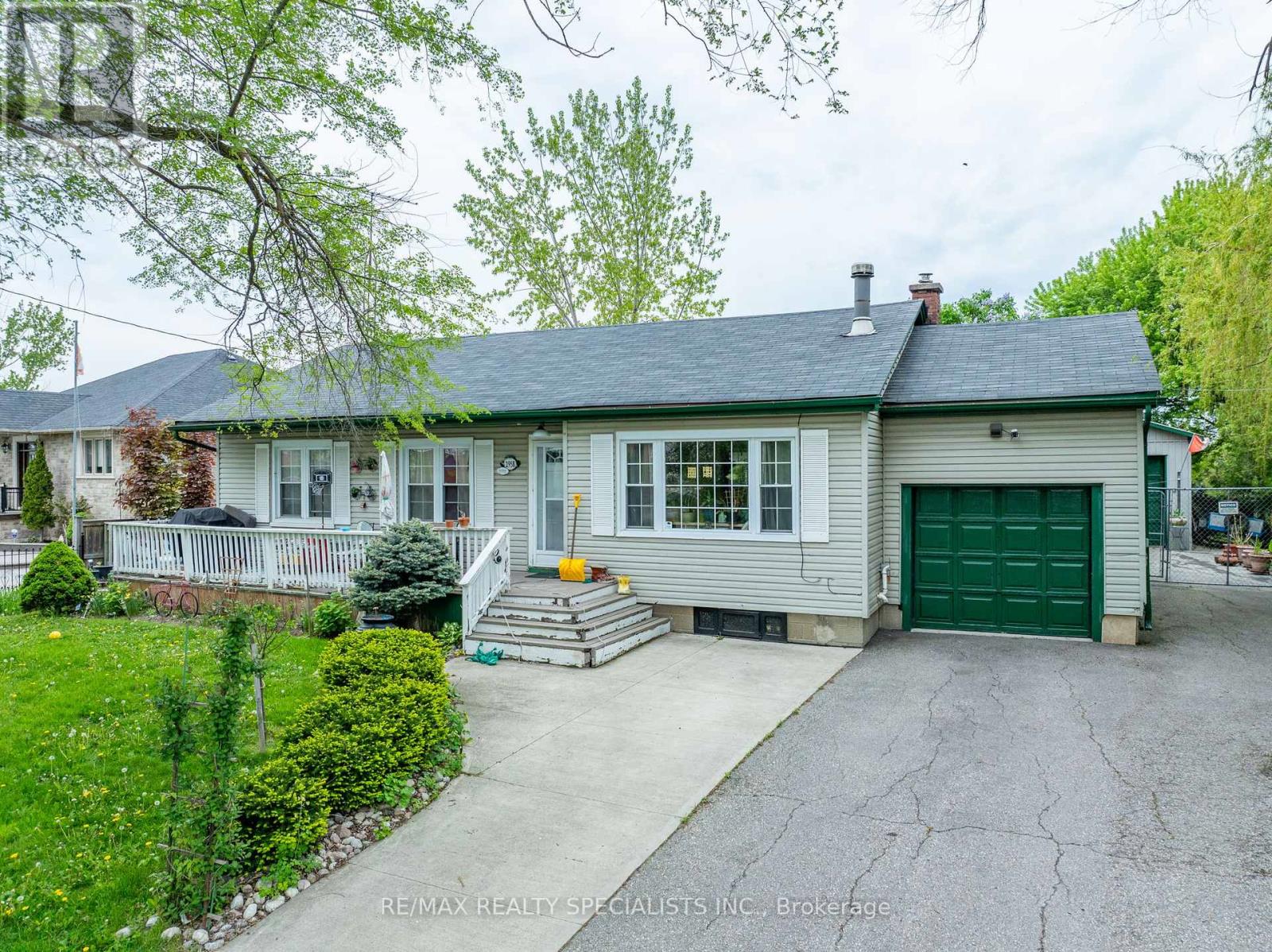 Single Family House Bungalow for Sale in  KING STREET Caledon (Inglewood) 