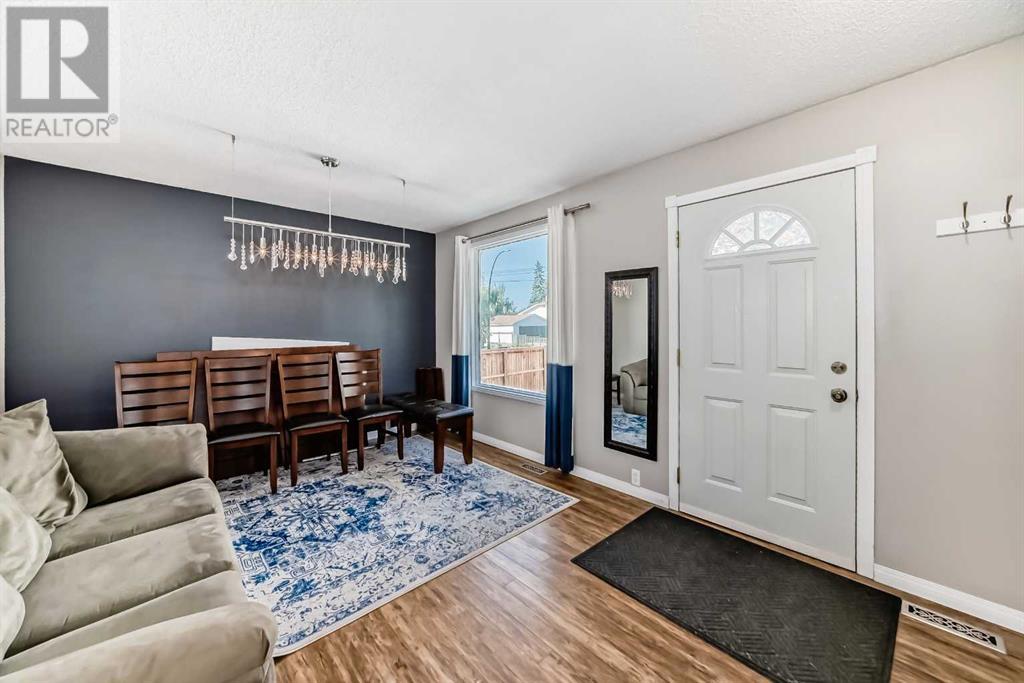 Single Family House for Sale in  Silver Springs Way NW Silver Springs Calgary 