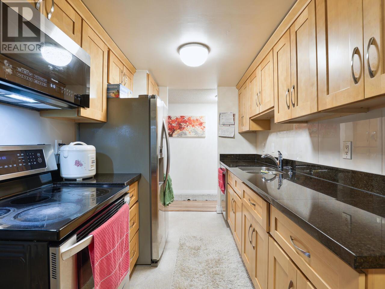 119 932 ROBINSON STREET, Coquitlam