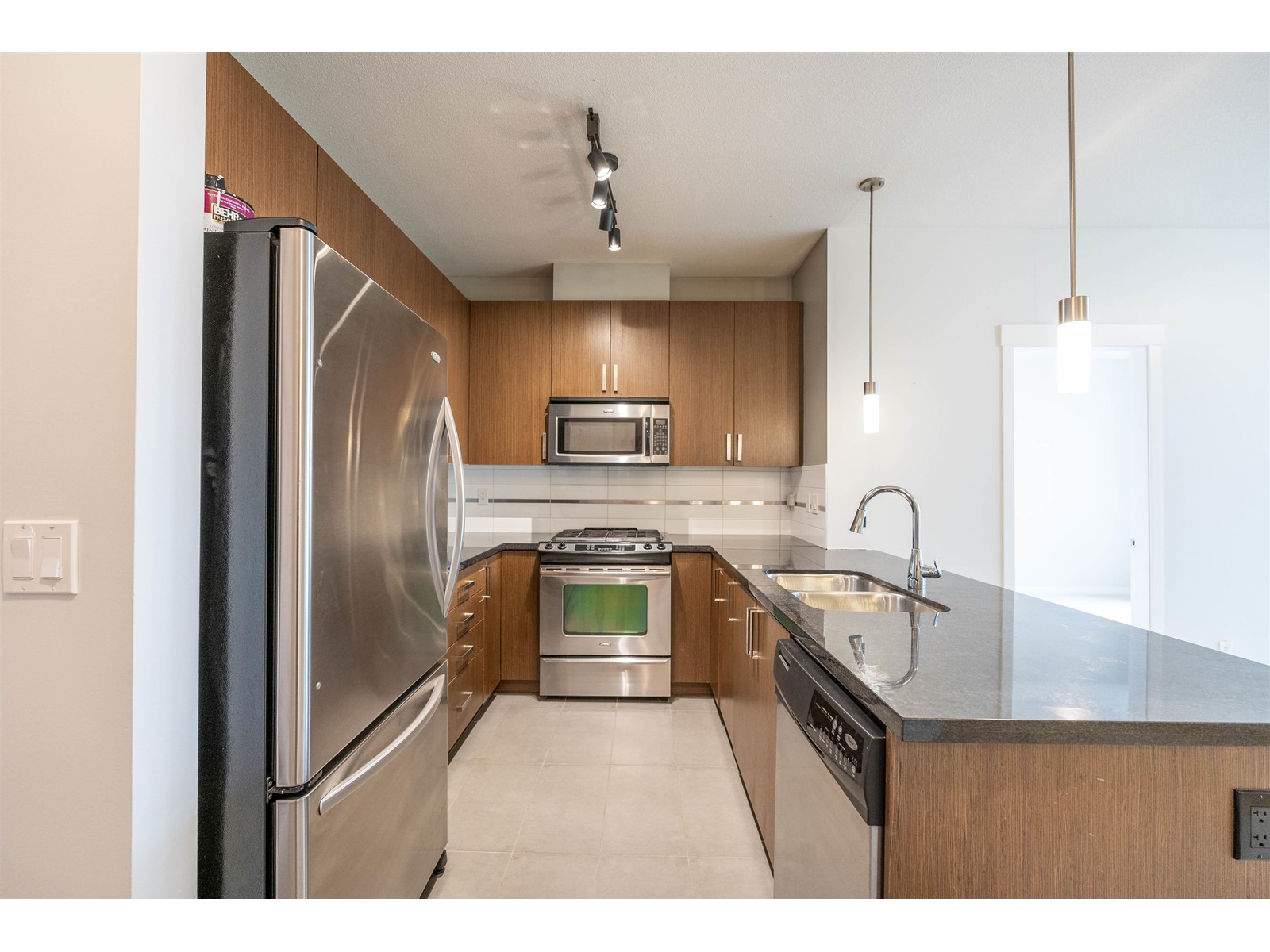 416 15988 26 AVENUE, Surrey