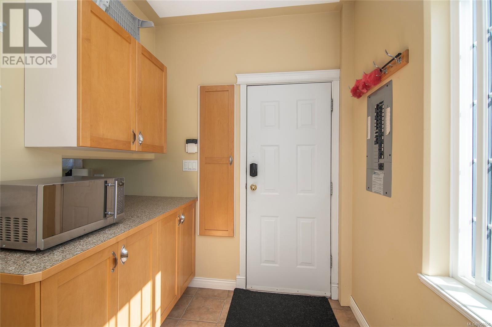 2420 Campbell River Rd, Campbell River real estate listing 956006