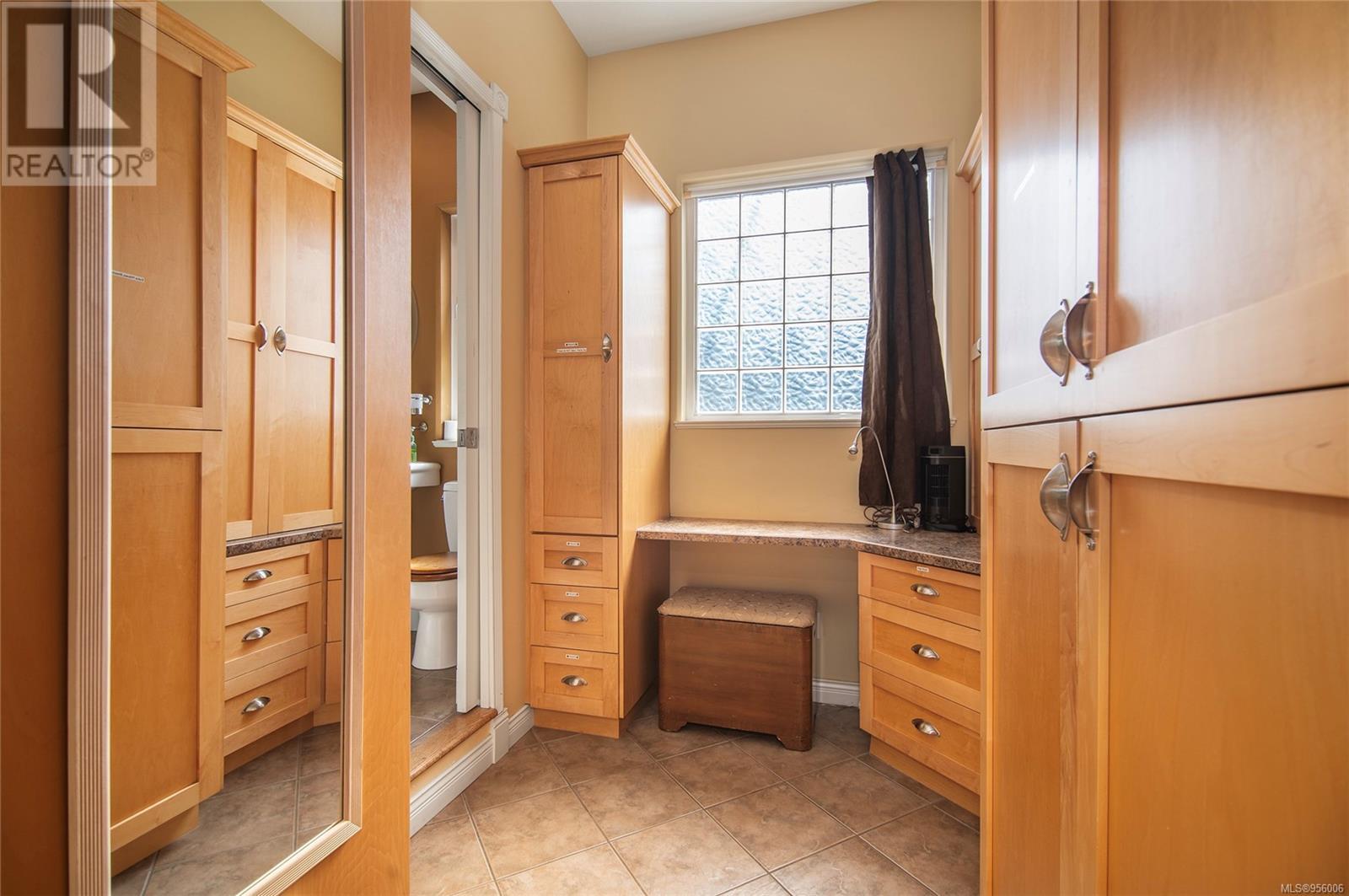 2420 Campbell River Rd, Campbell River real estate listing 956006