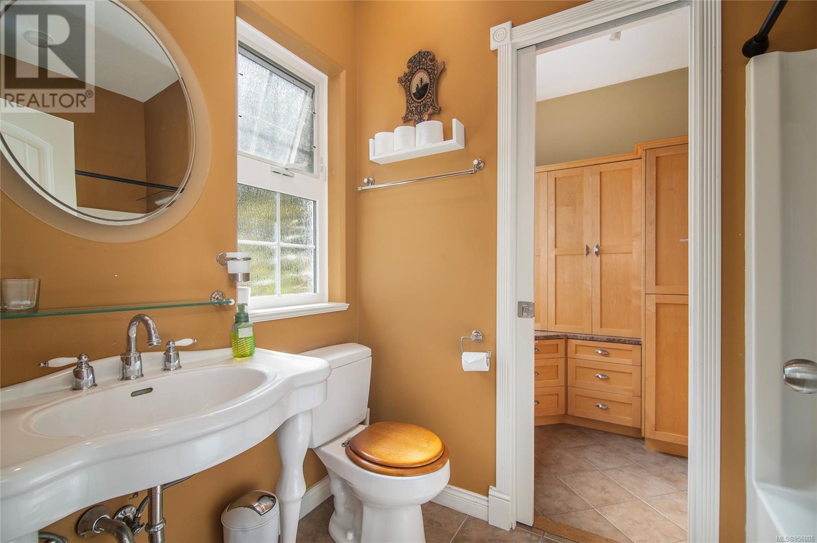 2420 Campbell River Rd, Campbell River real estate listing 956006