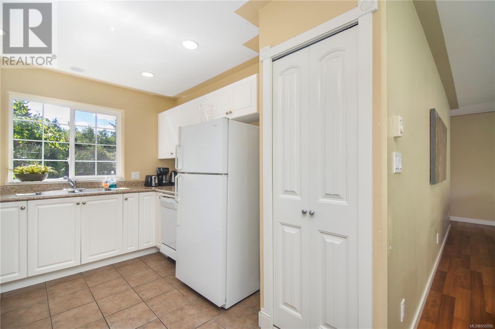 2420 Campbell River Rd, Campbell River real estate listing 956006