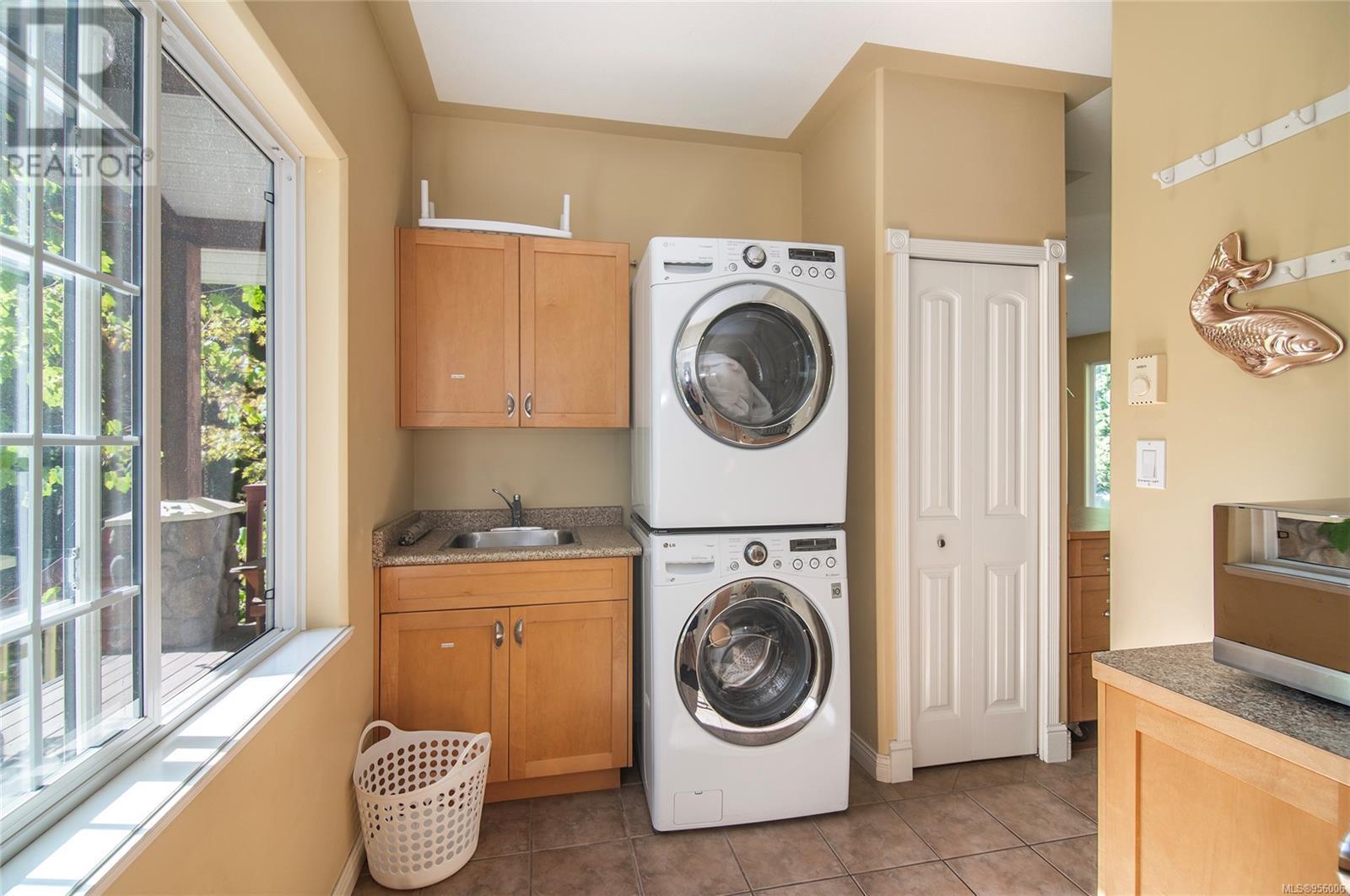 2420 Campbell River Rd, Campbell River real estate listing 956006